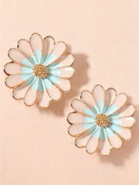 “Pastel Daisy” Pink Blue Ombre Spring Summer Daisies Daisy Floral Flower Studs